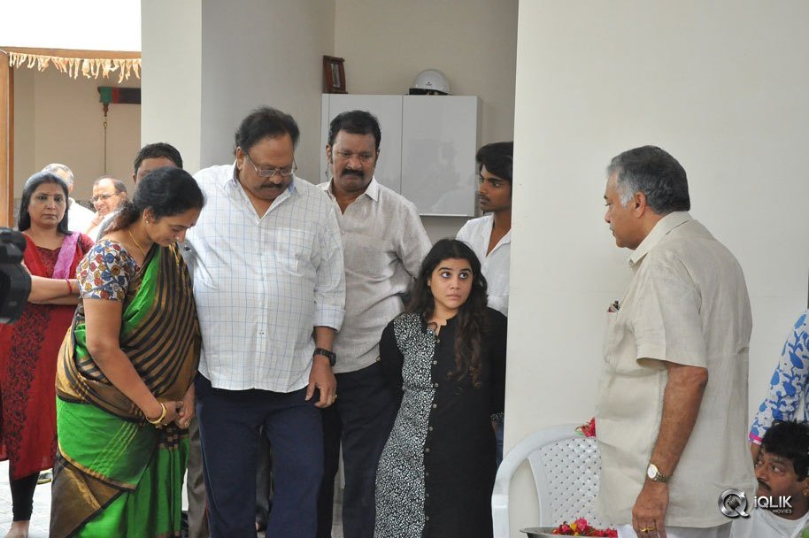 Celebs-Pay-Condolences-to-C-Narayana-Reddy